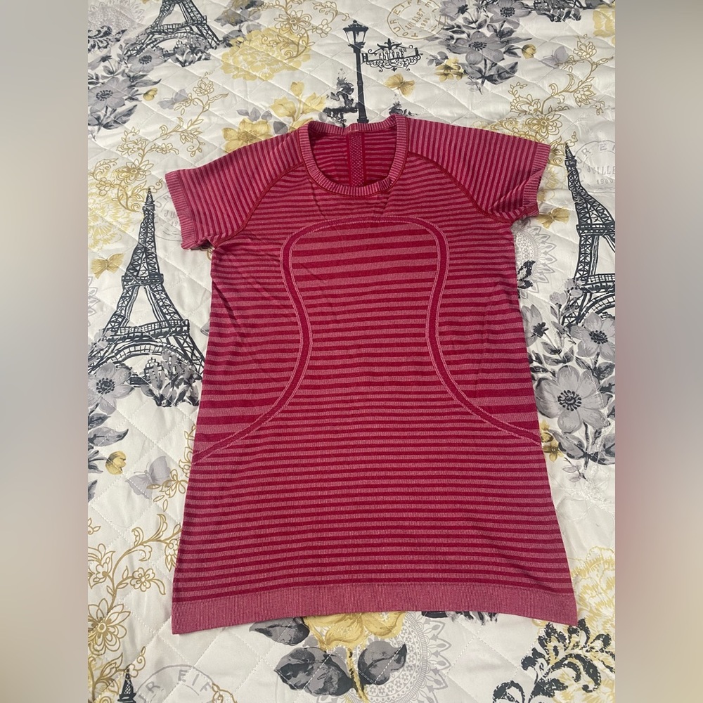 Lululemon Women’s Tee Size 8